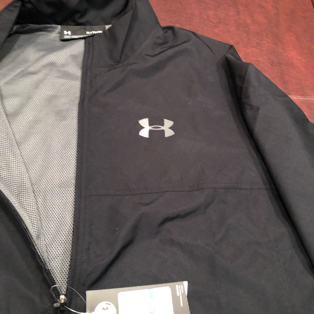 UnderArmour Light Windbreaker